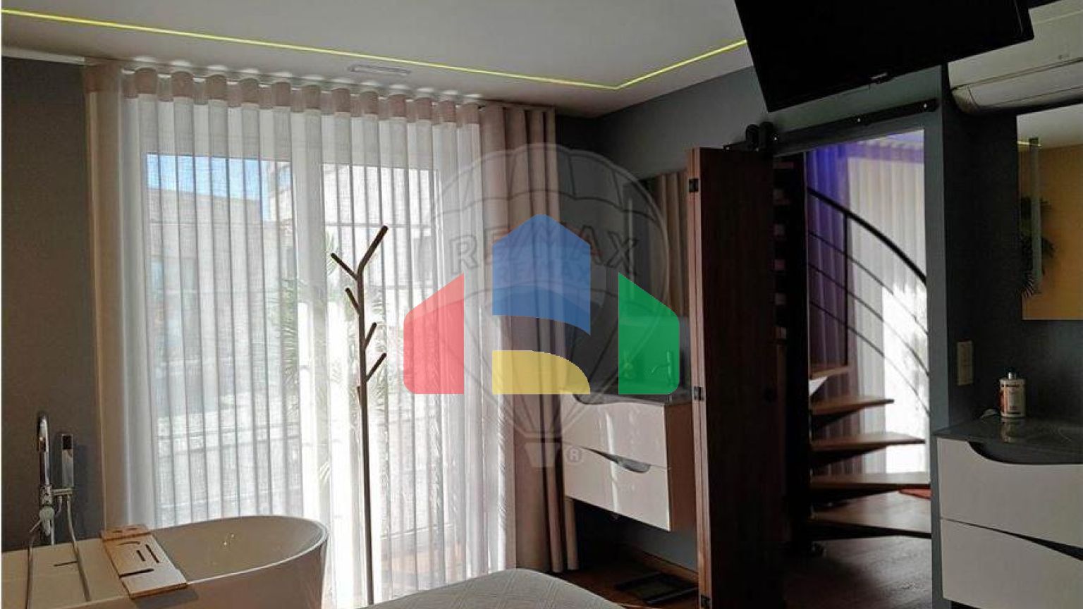 Commercial - Hotel - T12 - Cerdeira e Moura da Serra, Arganil - PT