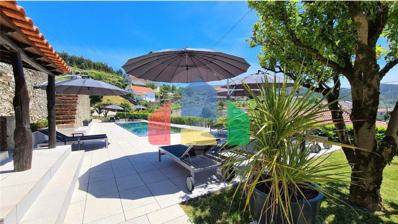 Commercial - Hotel - T12 - Cerdeira e Moura da Serra, Arganil - PT