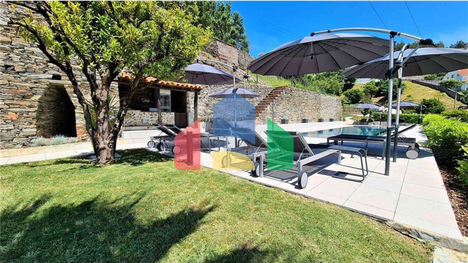 Commercial - Hotel - T12 - Cerdeira e Moura da Serra, Arganil - PT