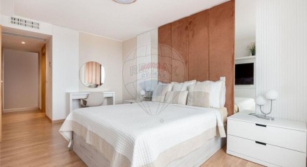 Residential - Condo/Apartment - T3 - Lumiar, Lisbon - PT