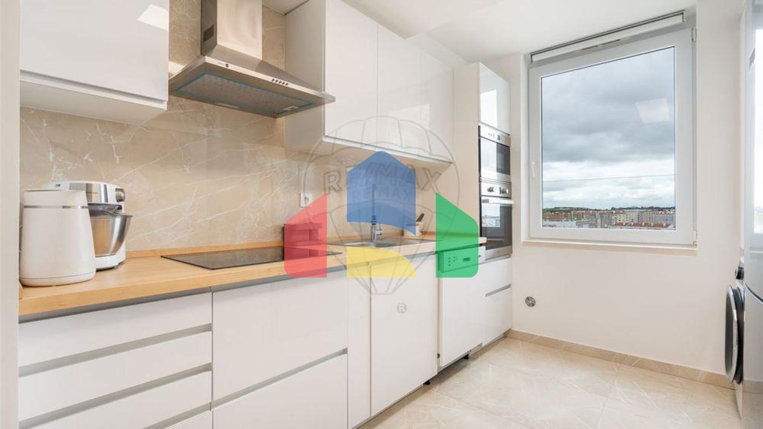 Residential - Condo/Apartment - T3 - Lumiar, Lisbon - PT