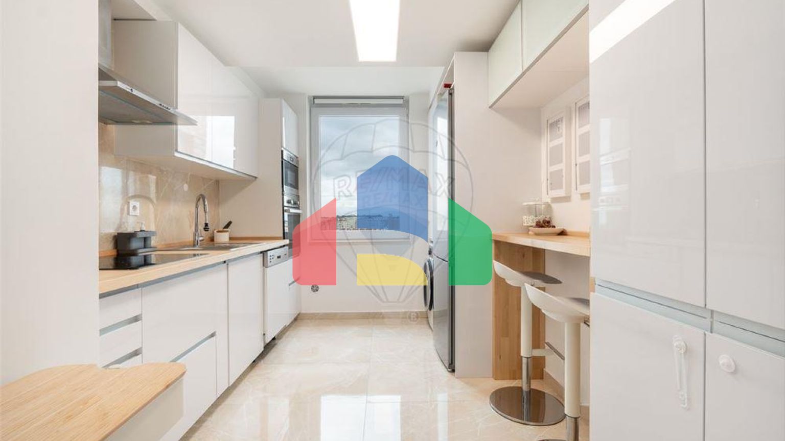 Residential - Condo/Apartment - T3 - Lumiar, Lisbon - PT