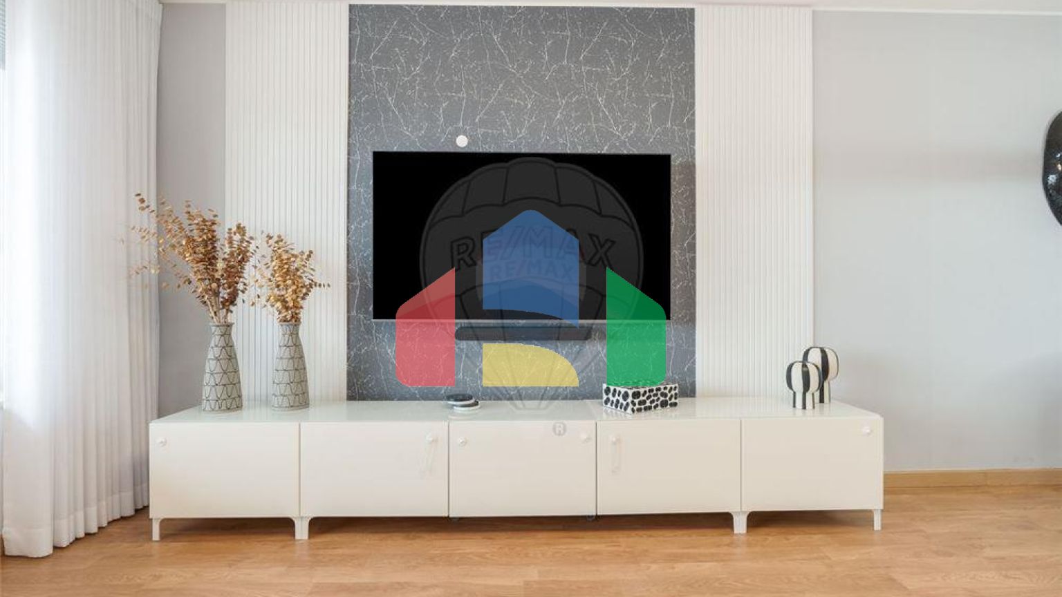 Residential - Condo/Apartment - T3 - Lumiar, Lisbon - PT