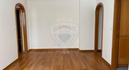 Residential - Condo/Apartment - T1 - Lumiar, Lisbon - PT