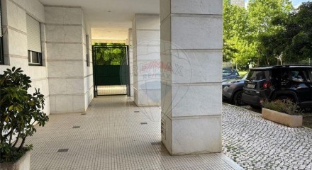 Residential - Condo/Apartment - T1 - Lumiar, Lisbon - PT