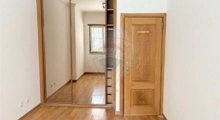 Residential - Condo/Apartment - T1 - Lumiar, Lisbon - PT
