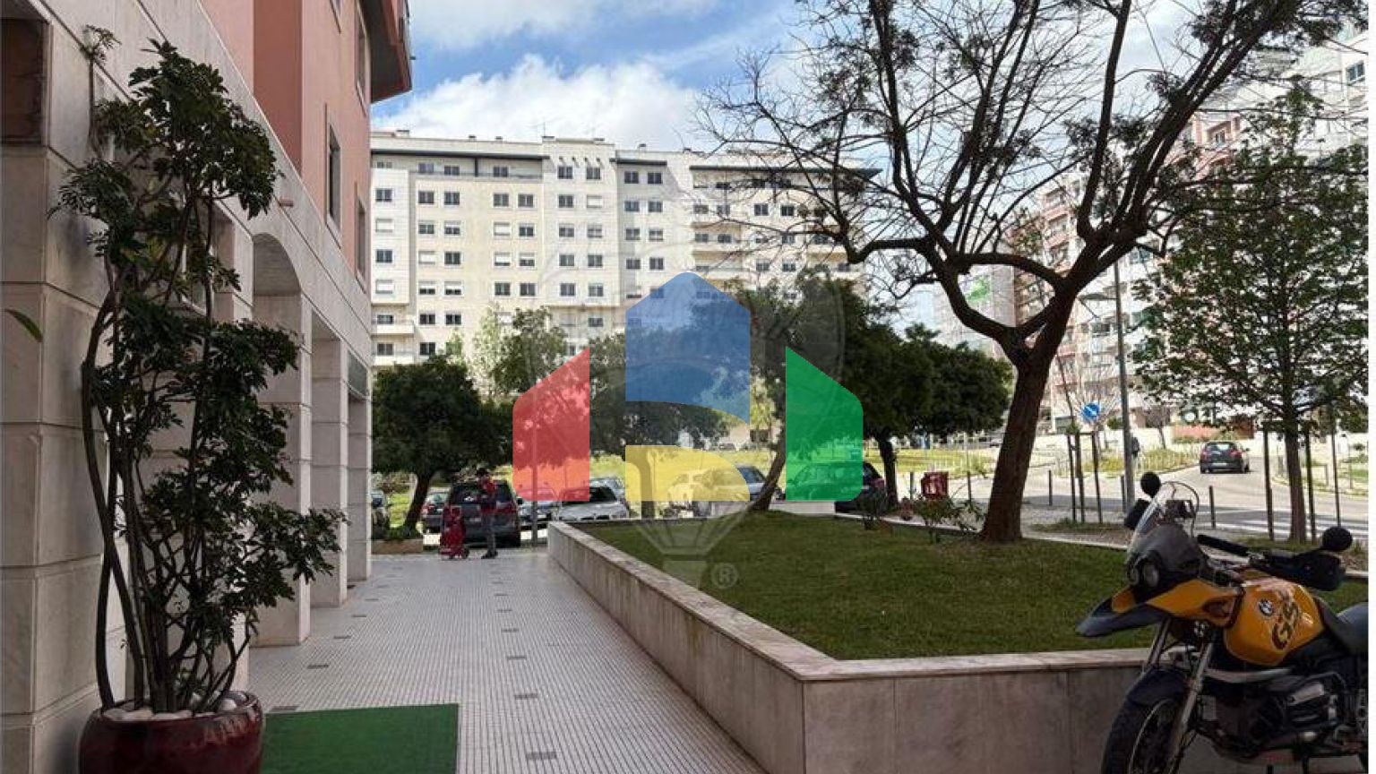 Residential - Condo/Apartment - T1 - Lumiar, Lisbon - PT