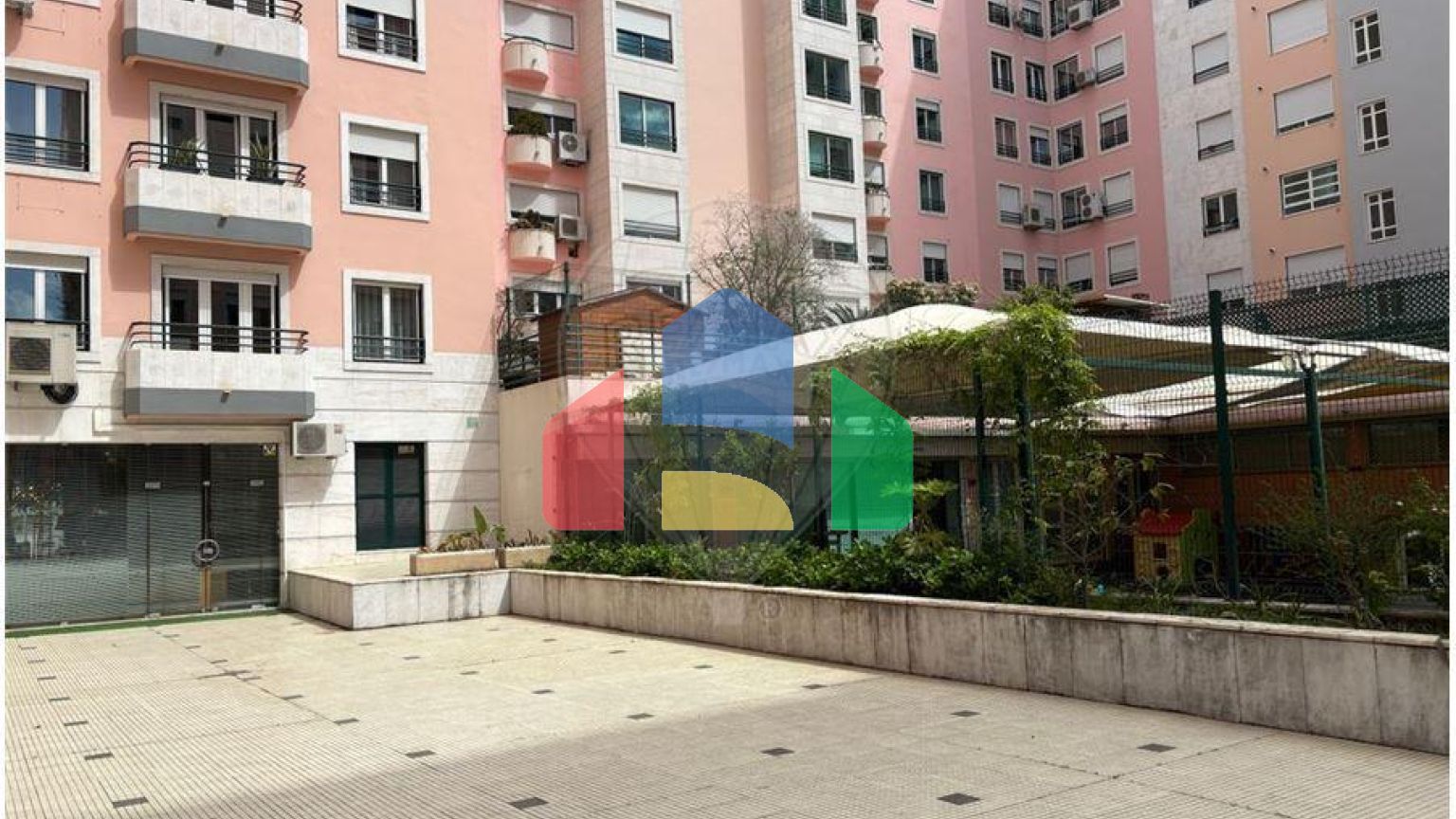 Residential - Condo/Apartment - T1 - Lumiar, Lisbon - PT