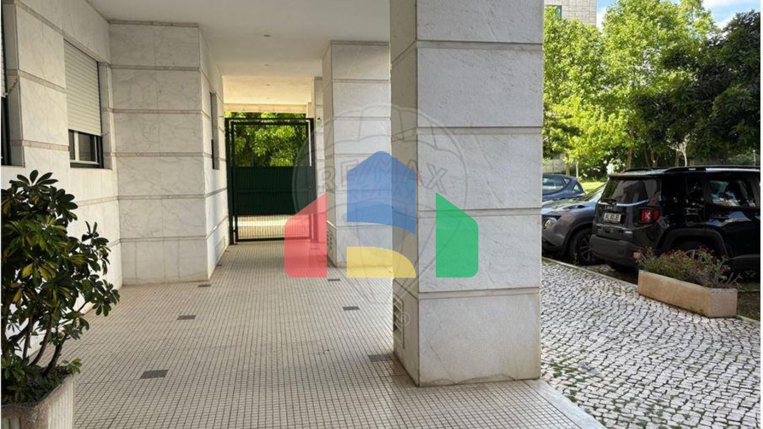 Residential - Condo/Apartment - T1 - Lumiar, Lisbon - PT