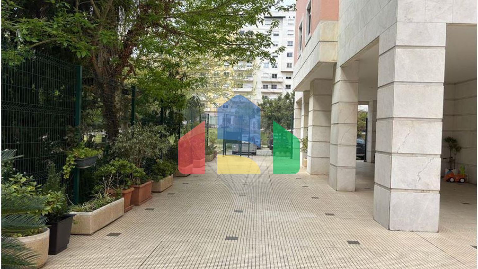 Residential - Condo/Apartment - T1 - Lumiar, Lisbon - PT