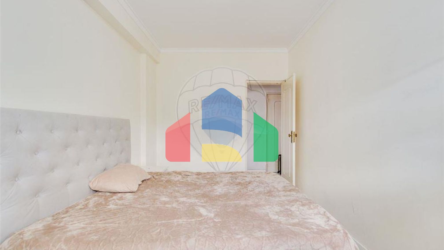 Residential - Condo/Apartment - T3 - Rio de Mouro, Sintra - PT