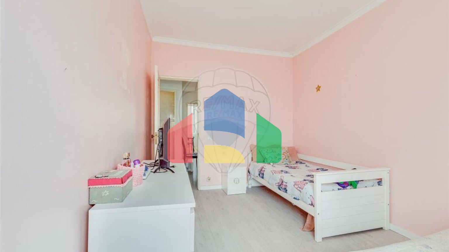 Residential - Condo/Apartment - T3 - Rio de Mouro, Sintra - PT