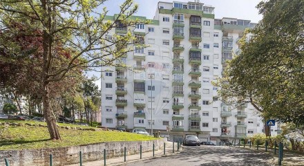 Residential - Condo/Apartment - T3 - Rio de Mouro, Sintra - PT