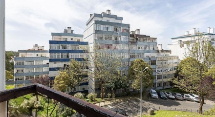 Residential - Condo/Apartment - T3 - Rio de Mouro, Sintra - PT