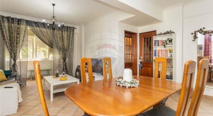 Residential - Condo/Apartment - T3 - Rio de Mouro, Sintra - PT
