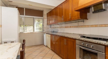 Residential - Condo/Apartment - T3 - Rio de Mouro, Sintra - PT