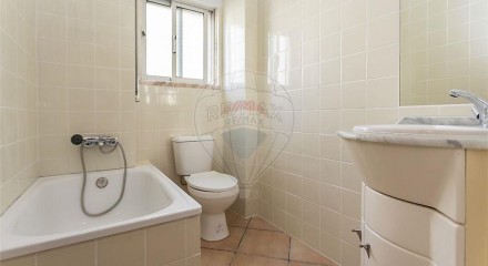Residential - Condo/Apartment - T3 - Rio de Mouro, Sintra - PT