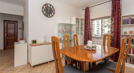 Residential - Condo/Apartment - T3 - Rio de Mouro, Sintra - PT