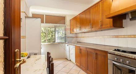 Residential - Condo/Apartment - T3 - Rio de Mouro, Sintra - PT