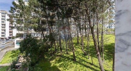 Residential - Condo/Apartment - T3 - Rio de Mouro, Sintra - PT