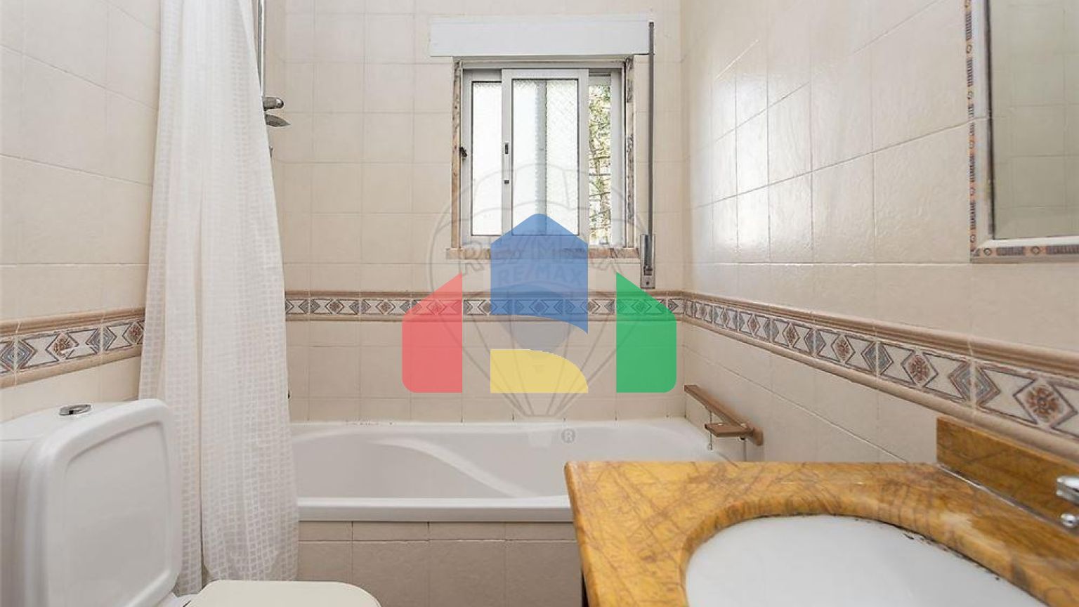 Residential - Condo/Apartment - T3 - Rio de Mouro, Sintra - PT