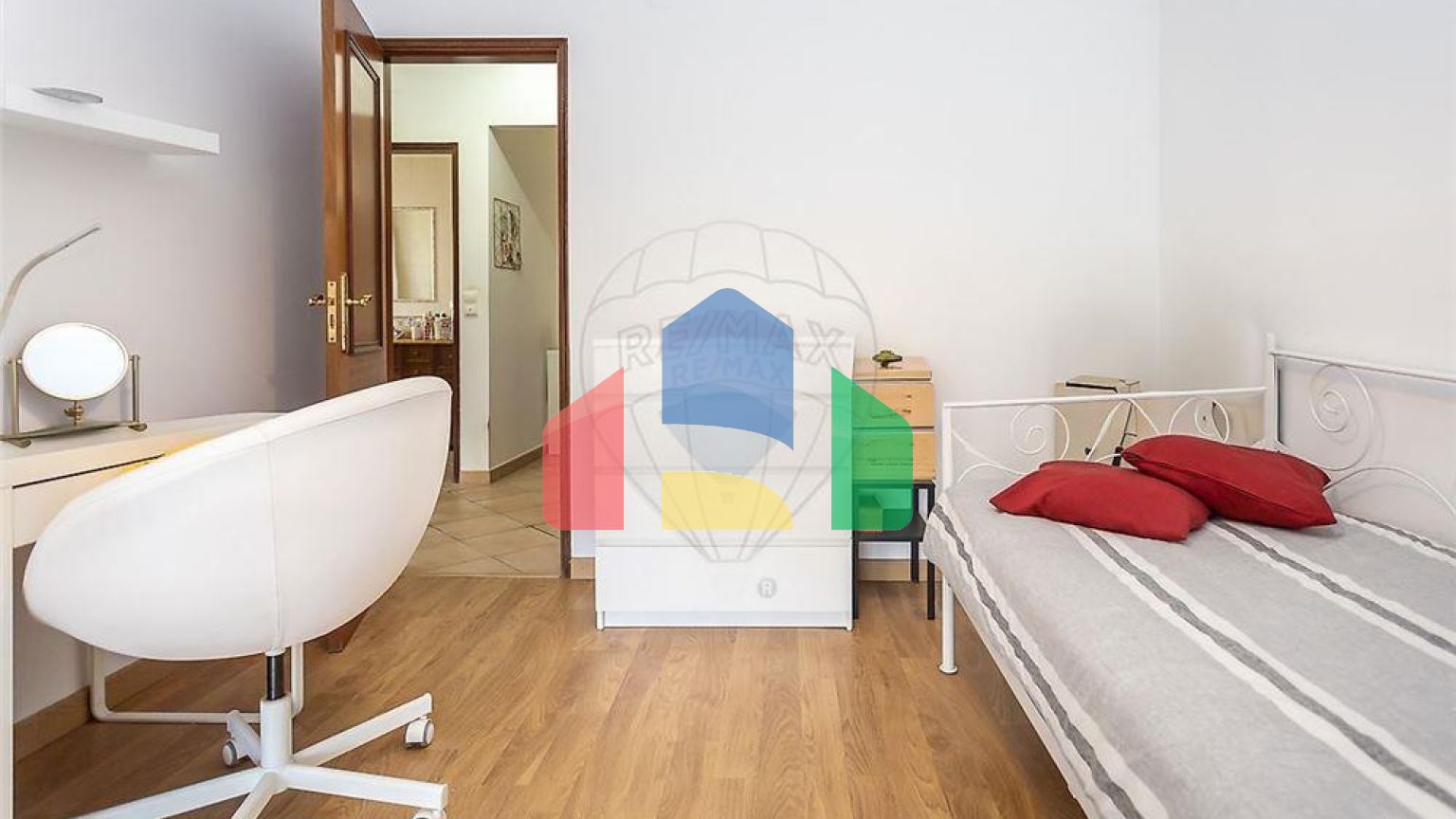 Residential - Condo/Apartment - T3 - Rio de Mouro, Sintra - PT