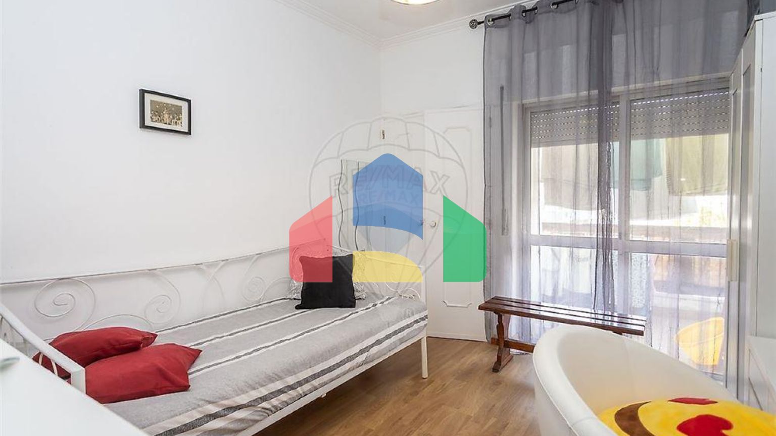 Residential - Condo/Apartment - T3 - Rio de Mouro, Sintra - PT