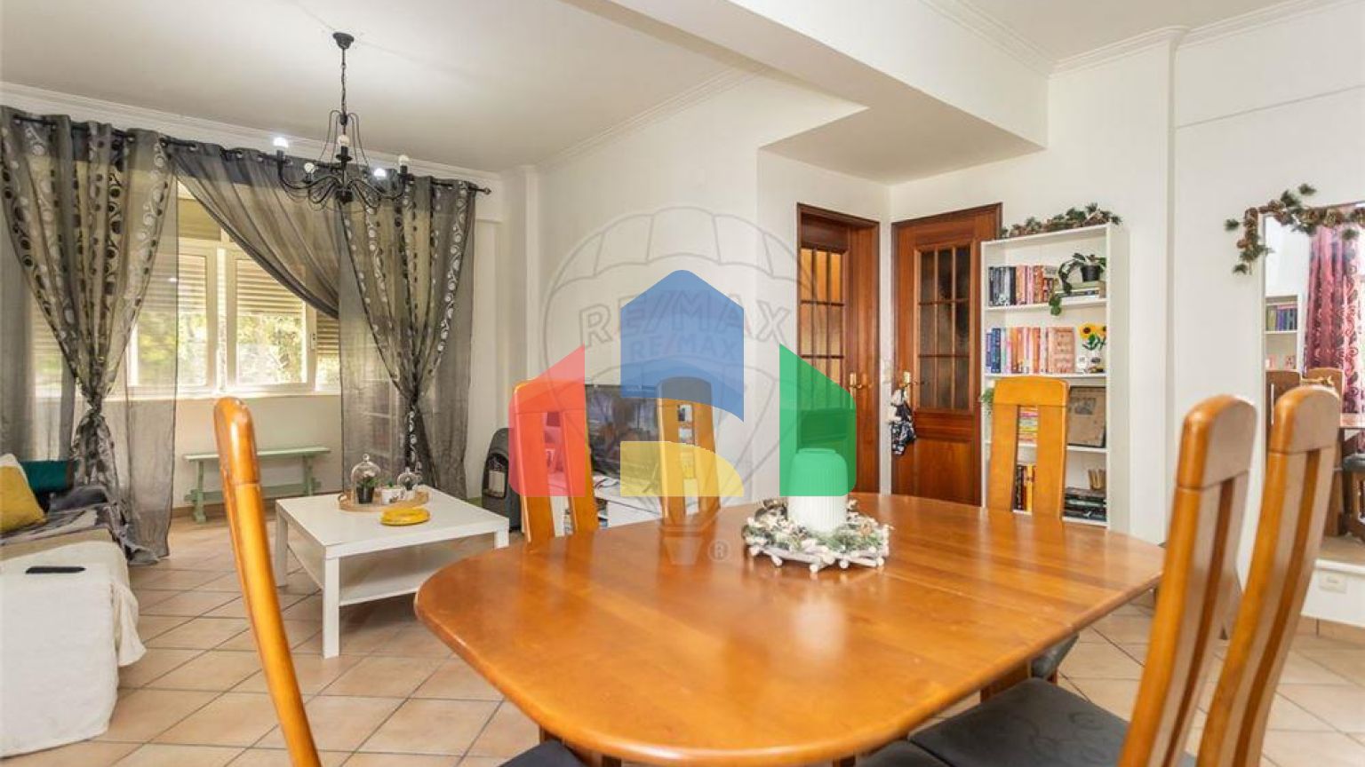 Residential - Condo/Apartment - T3 - Rio de Mouro, Sintra - PT