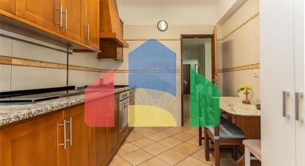 Residential - Condo/Apartment - T3 - Rio de Mouro, Sintra - PT