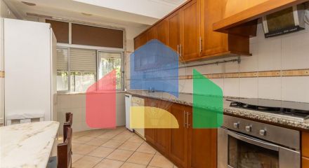 Residential - Condo/Apartment - T3 - Rio de Mouro, Sintra - PT