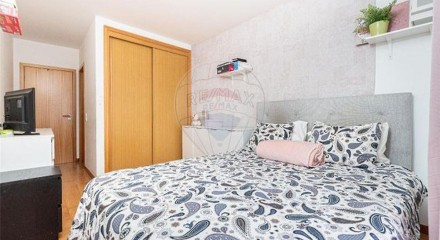 Residential - Condo/Apartment - T2 - Rio de Mouro, Sintra - PT