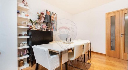 Residential - Condo/Apartment - T2 - Rio de Mouro, Sintra - PT