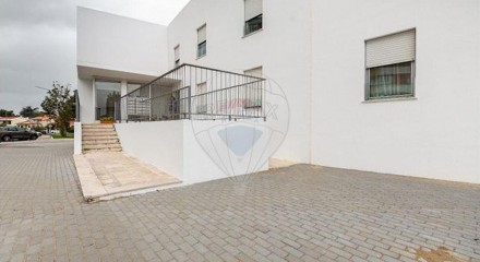 Residential - Condo/Apartment - T2 - Rio de Mouro, Sintra - PT