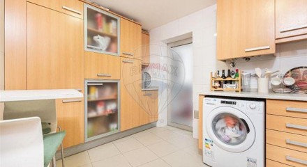Residential - Condo/Apartment - T2 - Rio de Mouro, Sintra - PT