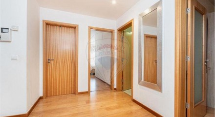 Residential - Condo/Apartment - T2 - Rio de Mouro, Sintra - PT