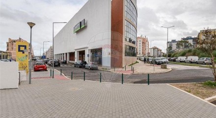 Residential - Condo/Apartment - T2 - Rio de Mouro, Sintra - PT