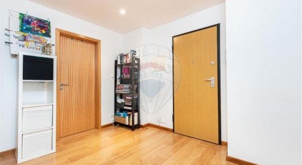 Residential - Condo/Apartment - T2 - Rio de Mouro, Sintra - PT