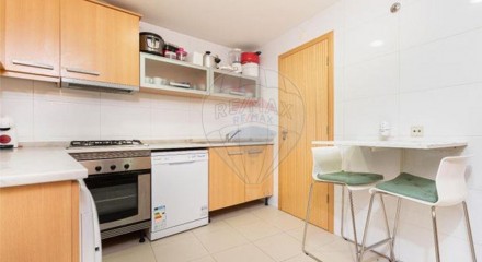 Residential - Condo/Apartment - T2 - Rio de Mouro, Sintra - PT