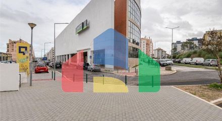 Residential - Condo/Apartment - T2 - Rio de Mouro, Sintra - PT