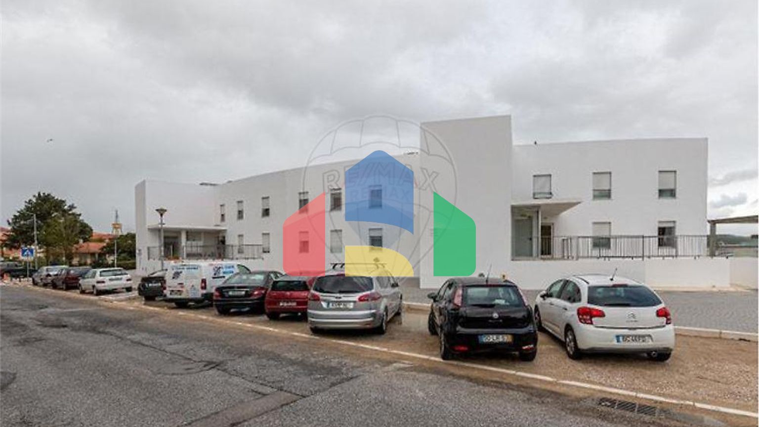 Residential - Condo/Apartment - T2 - Rio de Mouro, Sintra - PT