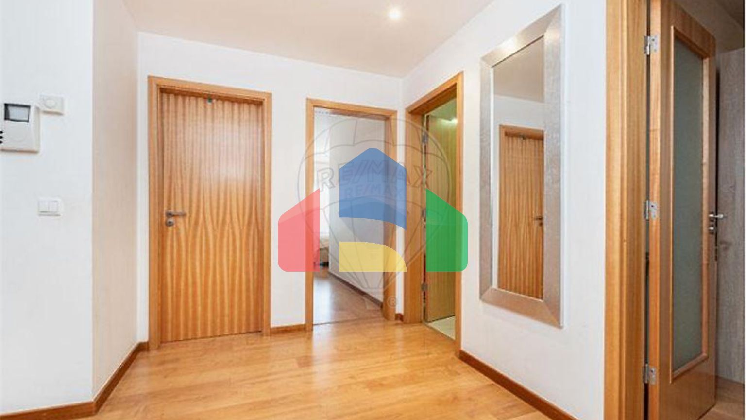 Residential - Condo/Apartment - T2 - Rio de Mouro, Sintra - PT