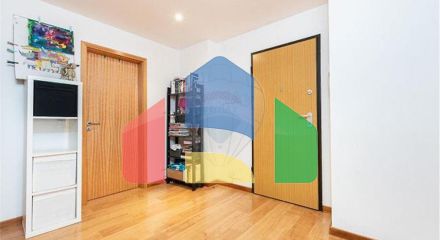 Residential - Condo/Apartment - T2 - Rio de Mouro, Sintra - PT