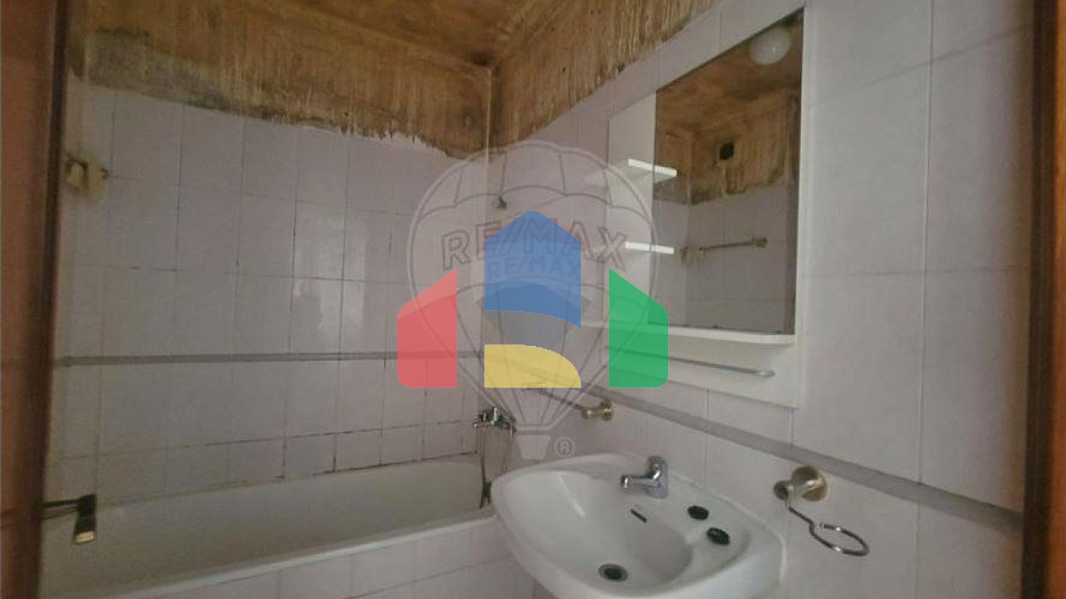 Residential - Condo/Apartment - T3 - Rio de Mouro, Sintra - PT