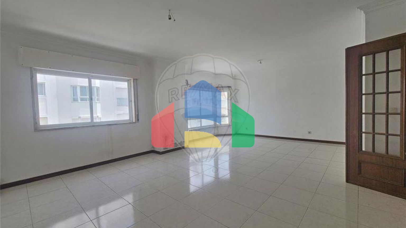 Residential - Condo/Apartment - T3 - Rio de Mouro, Sintra - PT