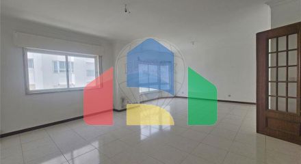 Residential - Condo/Apartment - T3 - Rio de Mouro, Sintra - PT