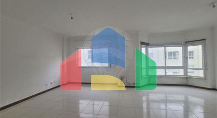 Residential - Condo/Apartment - T3 - Rio de Mouro, Sintra - PT