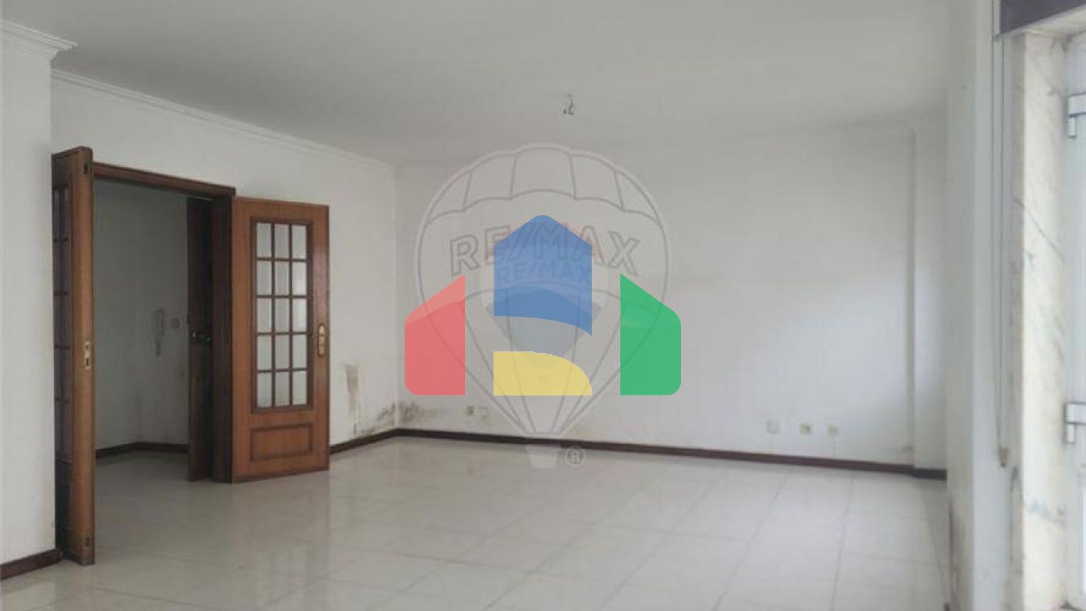 Residential - Condo/Apartment - T3 - Rio de Mouro, Sintra - PT