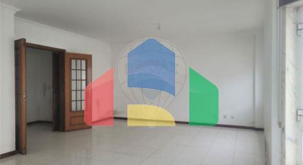 Residential - Condo/Apartment - T3 - Rio de Mouro, Sintra - PT