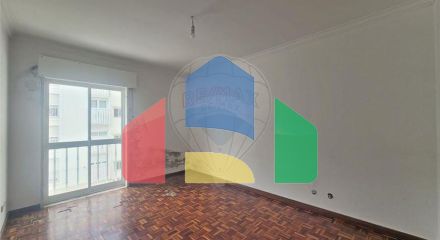 Residential - Condo/Apartment - T3 - Rio de Mouro, Sintra - PT