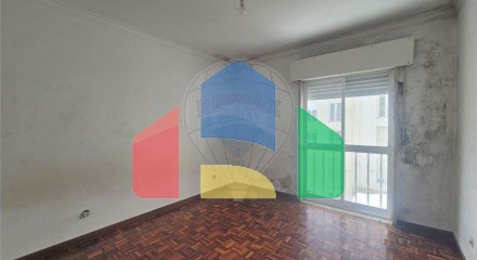 Residential - Condo/Apartment - T3 - Rio de Mouro, Sintra - PT